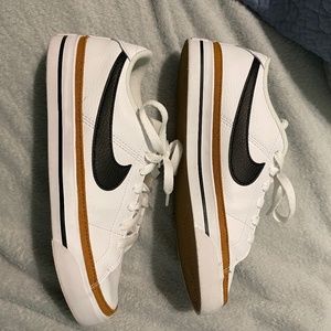 Women’s Nike Legacy Court